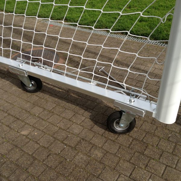 Roue de transport pour buts de football mobiles selon norme ASF – Image 2
