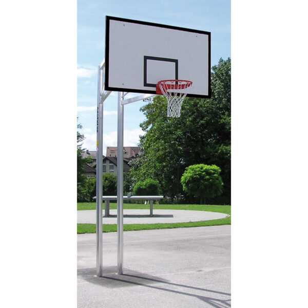 Installation de basketball à poteaux jumelés