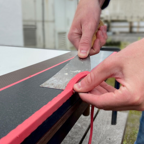 Kastenschablone für 90° Kontrollstreifen – Ideal zum präzisen und sauberen Nachziehen von Plastelin. Perfekt für eine gleichmässige Linienführung.
