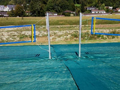 Sandgrubenabdeckung schützt den Sand im Beachvolleyball-Feld vor Schmutz und Verwehung (Wind)