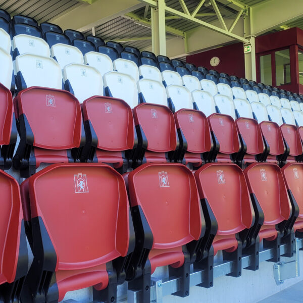 Klappsitz Modell Basic in Fussballstadion