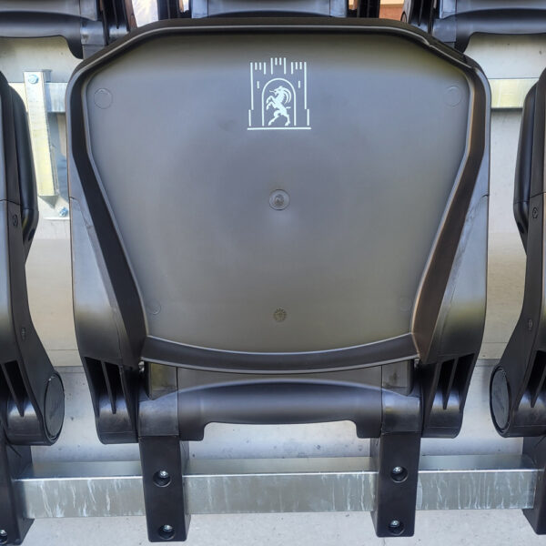 Klappsitz Modell Basic in schwarz mit Logo